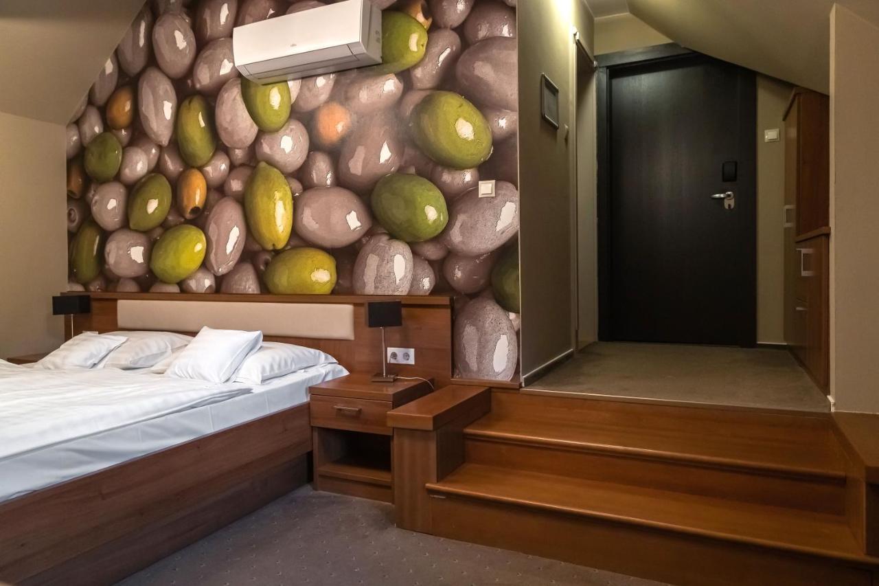Oliva Hotel Veszprem Exterior photo